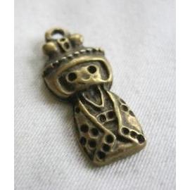 Baba fityegő, medál, antik bronz színű, 25x13 mm