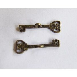 Kulcs fityegő medál, antik bronz színű, 22x7 mm