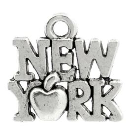 New York fityegő, medál, antik ezüst színű, 15x13 mm