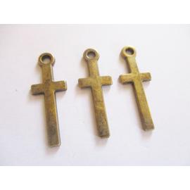 Kereszt fityegő, medál, antik bronz színű, 30x11 mm