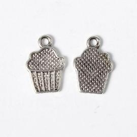 Muffin, süti fityegő, medál, antik ezüst színű, 16x11 mm