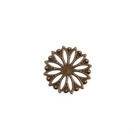 Áttört, vékony virág medál, összekötő, antik bronz színű, 25 mm
