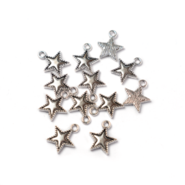 Csillag fityegő, medál, antik ezüst színű, 15x13 mm