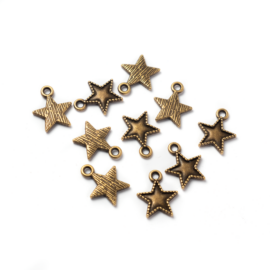 Csillag fityegő, medál, antik bronz színű, 15x13 mm