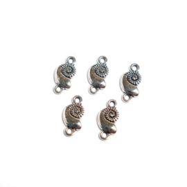 Csiga összekötő, medálalap, fülbevalóalap, antik ezüst színű, 16x8 mm