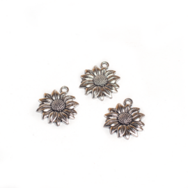 Virág, napraforgó fityegő, medál, antik ezüst színű, 21x19 mm