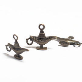Lámpás, lámpa fityegő, medál, antik bronz színű, 21x18 mm