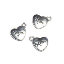 Mom, anya feliratos szív fityegő, medál, antik ezüst színű, 18x14 mm