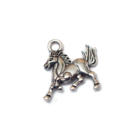 Ló, paci fityegő, medál, antik ezüst színű, 15x15 mm