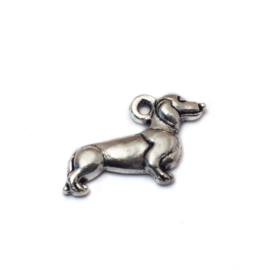 Kutya, kutyus, tacskó fityegő, medál, antik ezüst színű, 21x13 mm