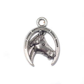 Ló, patkó, paci fityegő, medál, antik ezüst színű, 21x15 mm
