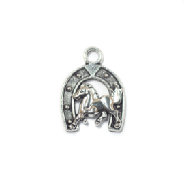 Ló, patkó, paci fityegő, medál, antik ezüst színű, 23x18 mm