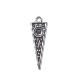 Háromszög fityegő, medál, antik ezüst színű, 29x9 mm