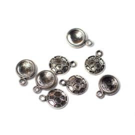 Focilabda, labda fityegő, medál, antik ezüst színű, 15x12 mm