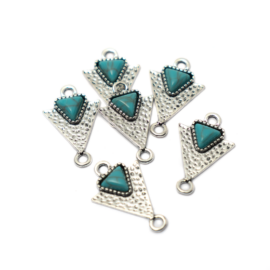 Háromszög imitált türkiz kabosonnal, összekötő, fülbevalóalap, antik ezüst színű, 23x15 mm