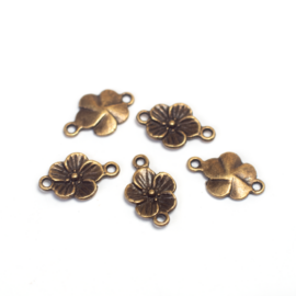 Virág összekötő, fülbevalóalap, medálalap, antik bronz színű, 17x11 mm