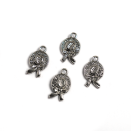 Kalap fityegő, medál, antik ezüst színű, 16x10 mm