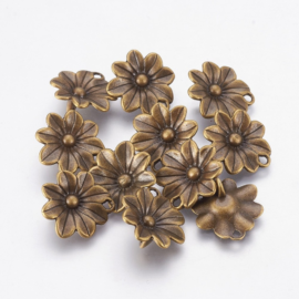 Virág fityegő, medál, antik bronz színű, 16x16 mm