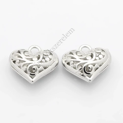 Áttört szív fityegő, medál, antik ezüst színű, 20x18x10 mm