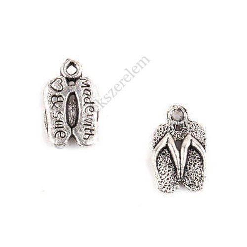 Feliratos papucs fityegő, medál, antik ezüst színű, 15x9 mm