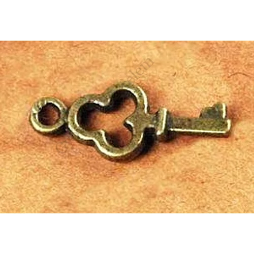 Pici kulcs fityegő, medál, antik bronz színű, 15x6 mm