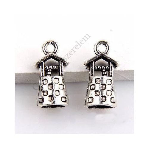 Kút fityegő, medál, antik ezüst színű, 17x8 mm