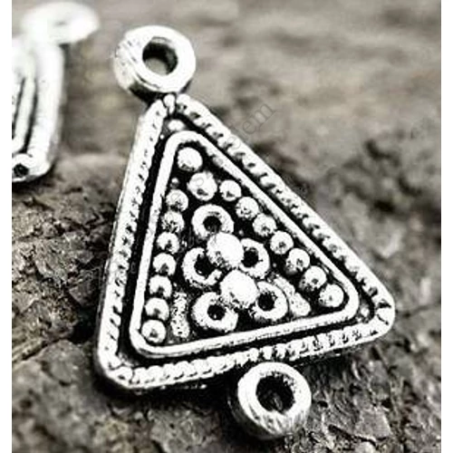 Háromszög összekötő, fülbevalóalap, medálalap, antik ezüst színű, 20x15 mm