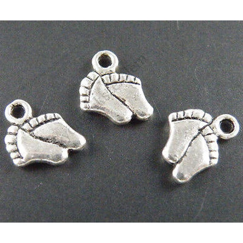 Talp, baba talp fityegő, medál, antik ezüst színű, 11x8 mm