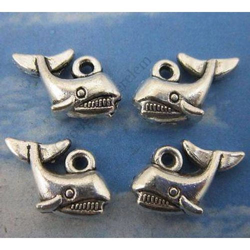 Bálna fityegő, medál, antik ezüst színű, 15x9 mm