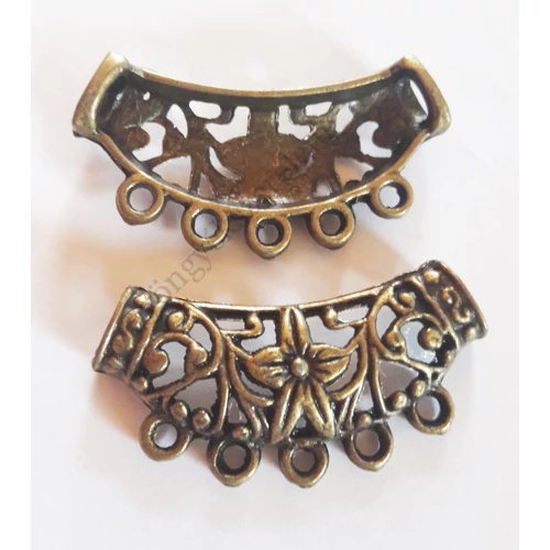 Virágos összekötő, medálalap, medálakasztó, medáltartó, antik bronz színű, 37x21x6 mm