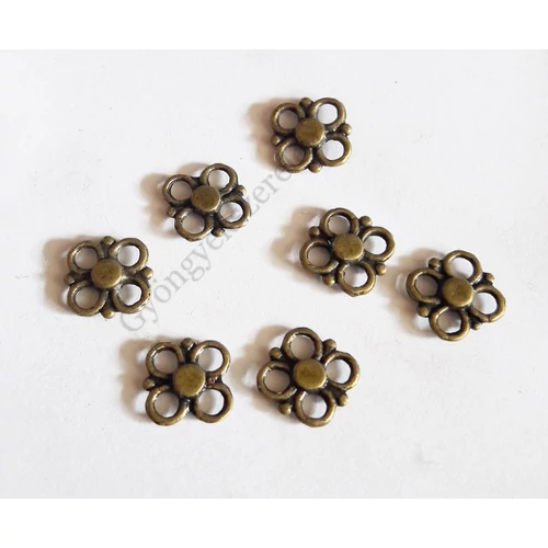 Kis négy ágú összekötő, fityegő, medál, antik bronz színű, 8x8 mm