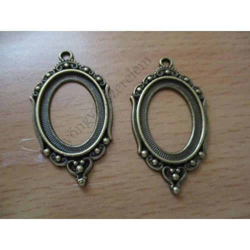 Ovális díszes medálalap, antik bronz színű, 42x23 mm, 25x18 mm-es lencséhez