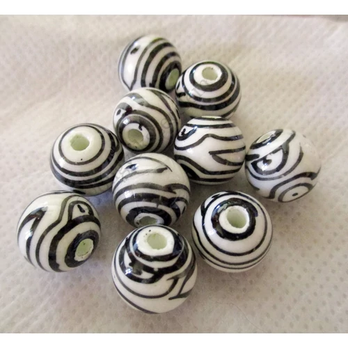 Fekete csíkos kerek porcelán gyöngy, 12 mm