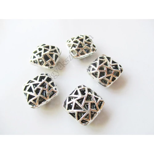 Áttört négyzet köztes, antik ezüst színű, 14x7 mm