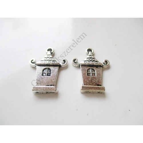 Ház, házikó fityegő, medál, antik ezüst színű, 21x16 mm