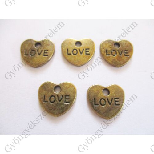 Love feliratos szív fityegő, medál, antik bronz színű, 10x9 mm