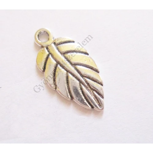Levél fityegő, medál, antik ezüst színű, 19x9 mm