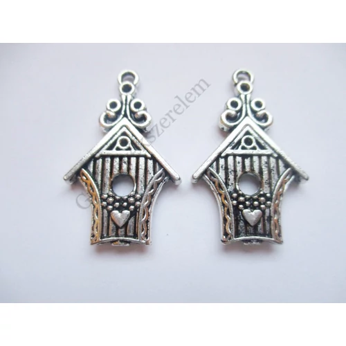 Madár házikó, odú fityegő, medál, antik ezüst színű, 30x19 mm