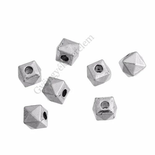 Csúcsos kocka köztes, antik ezüst színű, 5x4x5 mm