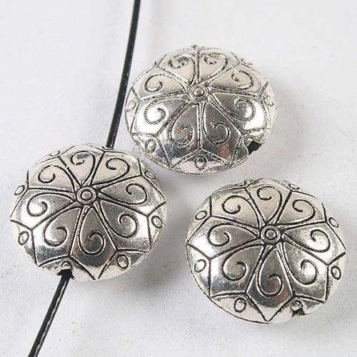 Mintás korong köztes, antik ezüst színű, 18x7 mm