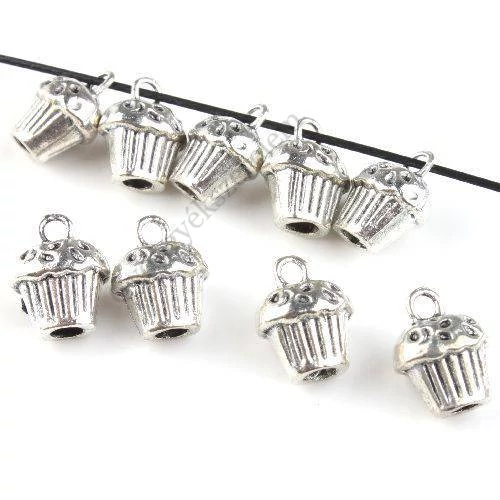Muffin, süti 3D fityegő, medál, antik ezüst színű, 13x10x8 mm