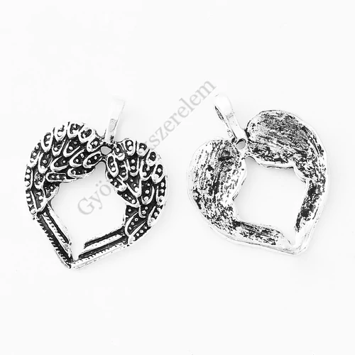 Angyalszárny, szív fityegő, medál, antik ezüst színű, 30x24 mm