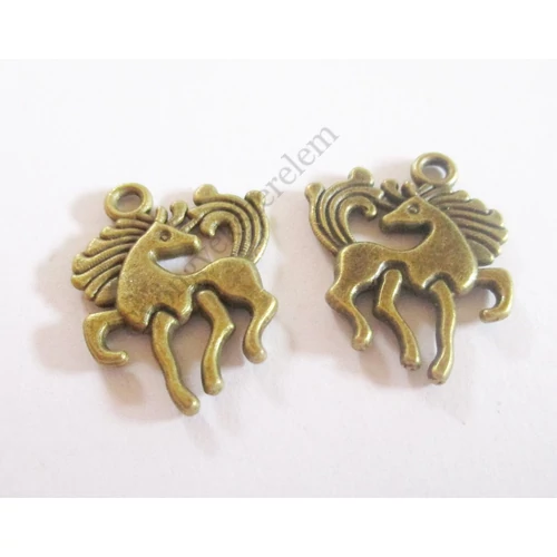 Ló, paci fityegő, medál, antik bronz színű, 20x16 mm