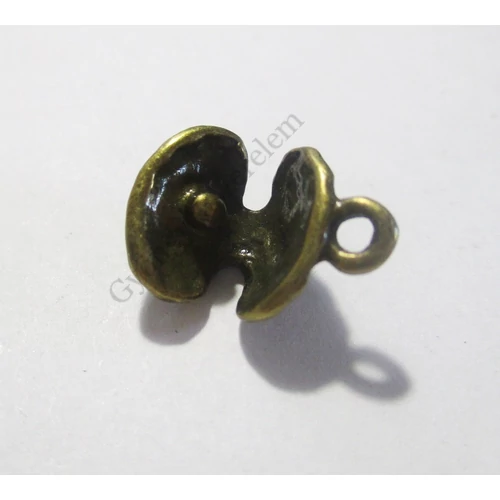 Kagyló fityegő, medál, antik bronz színű, 10x14x6 mm