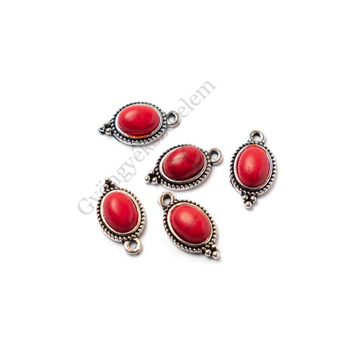 Ovális fityegő, medál piros, imitált türkiz kabosonnal, antik ezüst színű, 16x10 mm