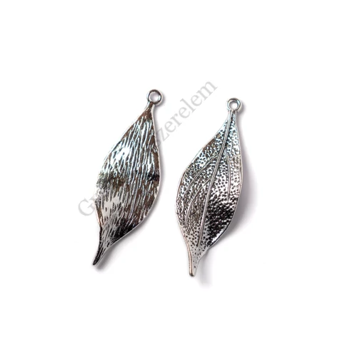 Levél fityegő, medál, antik ezüst színű, 49x16 mm