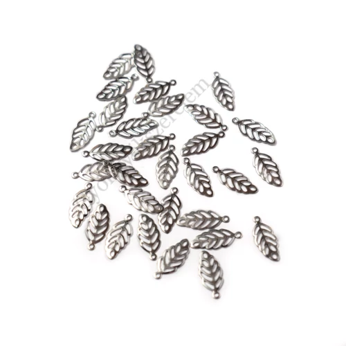 Levél fityegő, medál, nemesacél, antik ezüst színű, 14x6 mm