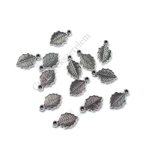 Pici levél fityegő, medál, antik ezüst színű, 10x6 mm