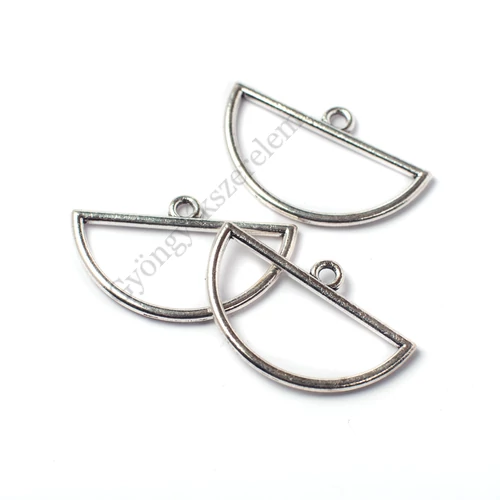 Félkör fityegő, medál, antik ezüst színű, 30x18 mm