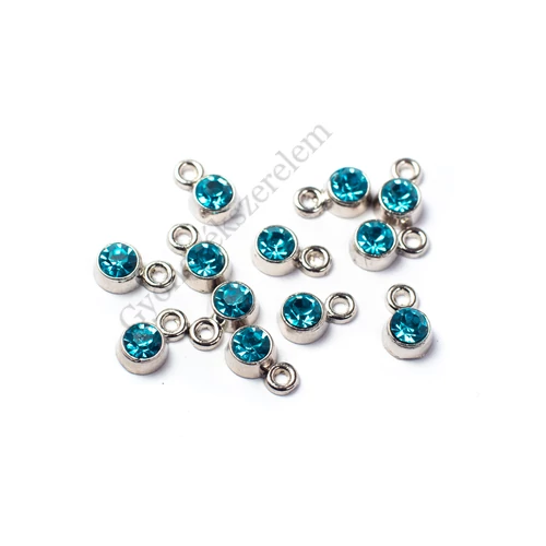 Világoskék strasszköves fityegő, medál, antik ezüst színű, 8x5x4 mm
